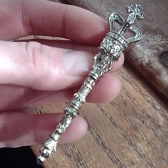 🍀Vintage "Royalty Staff" Pin, Pewter!!!! - Picture 2 of 4